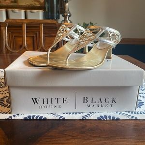 💥Worn Once!💥 Gold Thong Sandal. Size 8